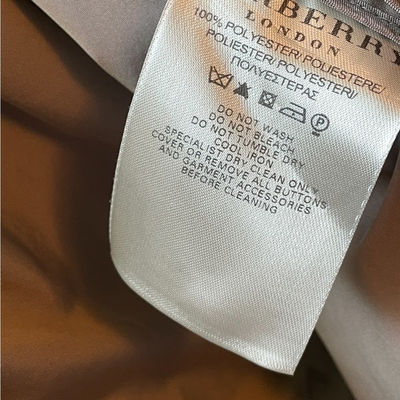 Burberry London Light Jacket - Picture 4 of 5